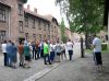 Irlandzka grupa zwiedza Muzeum Auschwitz.
